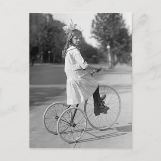 Carte Postale Antique fille à tricycle, 1913