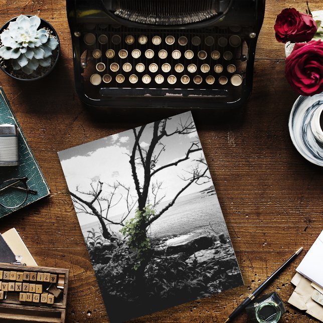 Carte Postale Arbre Noir Et Blanc Avec Vignes Vertes (Créateur téléchargé)