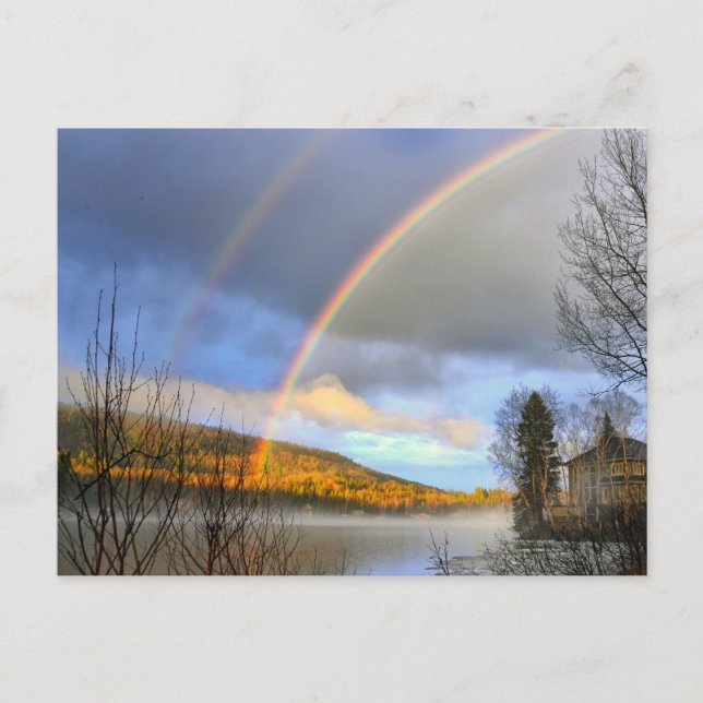 Carte Postale Arc en ciel au-dessus du lac et de la maison après (Devant)