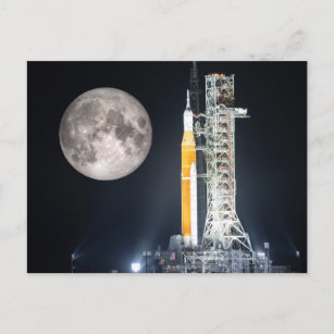 Carte Postale Artemis One Moon Rocket la nuit