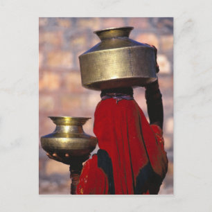 Carte Postale Asie, Inde, Rajasthan. Une femme locale en rouge