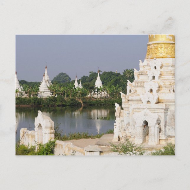 Carte Postale Asie, Myanmar (Birmanie), Mandalay. Un bouddhiste (Devant)