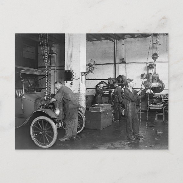 Carte Postale Atelier de réparation automobile, 1919 (Devant)