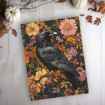 Carte Postale Automne Floral Corbeau Corbeau<br><div class="desc">Cette conception a été créée par art numérique. Elle peut être personnalisée en cliquant sur le bouton personnaliser et en modifiant la couleur, en ajoutant un nom, des initiales ou vos mots préférés. Contactez-moi à l'adresse colorflowcreations@gmail.com si vous souhaitez que ce design soit disponible sur un autre produit. Voir d'autres...</div>