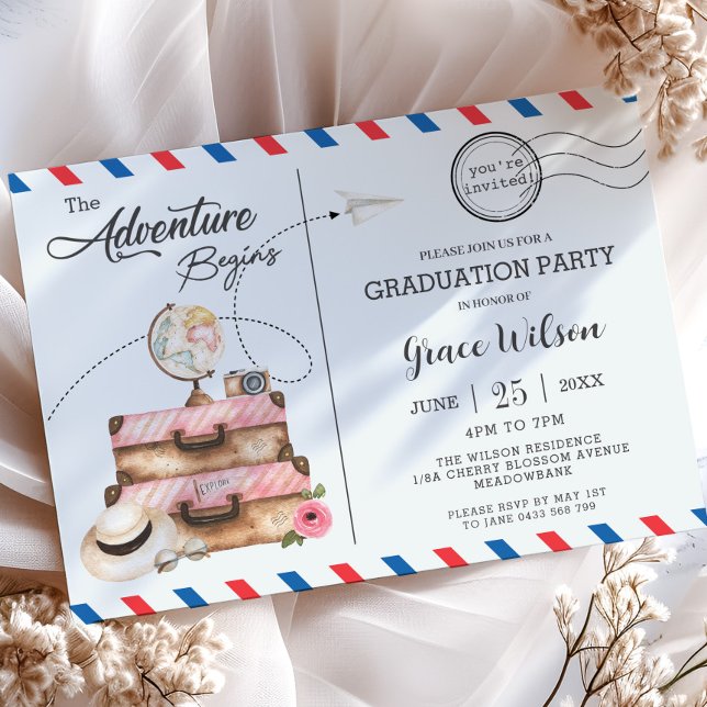 Carte postale Aventure de bagage commence la fête  (the adventure begins pink suitcases globe postcard style graduation party photograph invitation card)
