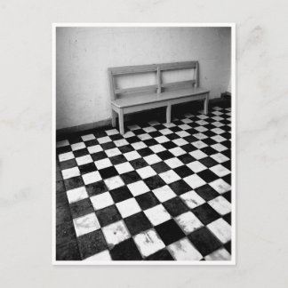 Carte Postale Banc vintage sur carreaux noir/blanc