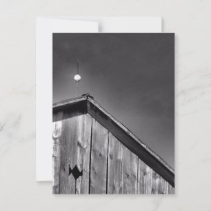 Carte Postale Barn Peak Against the Sky en noir et blanc