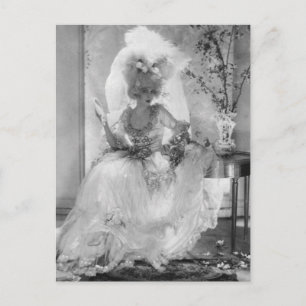 Carte Postale Baronne en robe Mariage