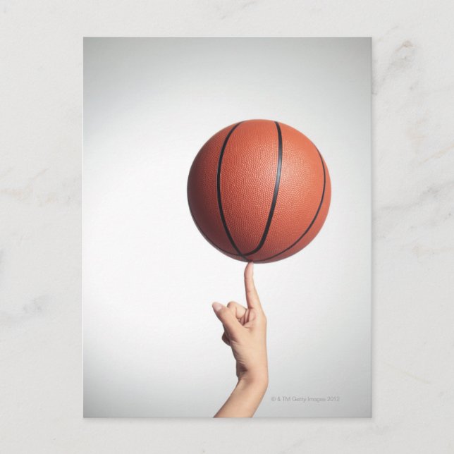 Carte Postale Basket sur index, gros plan des mains (Devant)