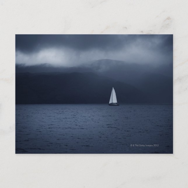 Carte Postale Bateau à voile par temps orageux en Ecosse (Devant)