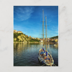 Carte Postale Bateau approchant le rivage   Agropoli