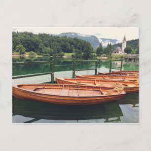 Carte Postale Bateaux en bois dans le lac Bohinj, Slovénie