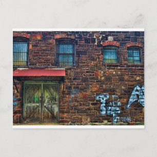 Carte Postale Bâtiment en briques graffiti abandonné Fenêtres ba