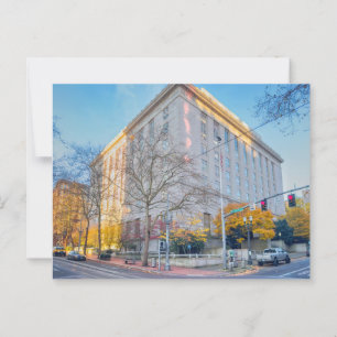 Carte Postale Bâtiment urbain et arbres d'automne des rues