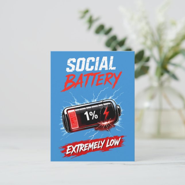 Carte Postale Batterie Sociale Extrêmement Faible – Introverti D (Debout devant)