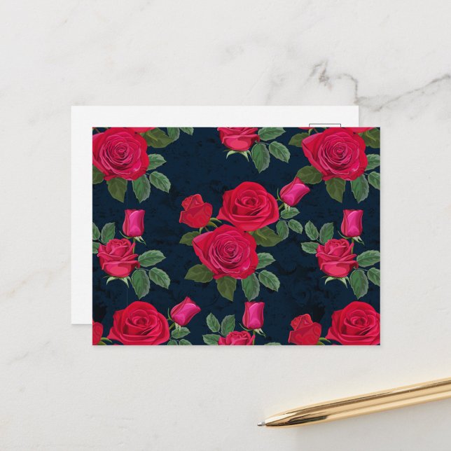 Carte Postale Beau Rose (A vibrant floral pattern featuring red and pink roses against a dark navy background!)