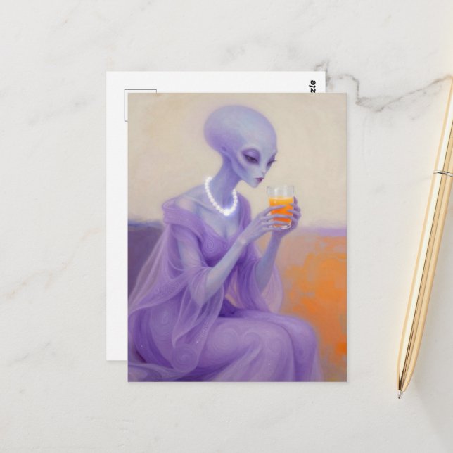 Carte Postale Beautiful Alien Lady in Purple With Orange Juice (Devant/Arrière en situation)