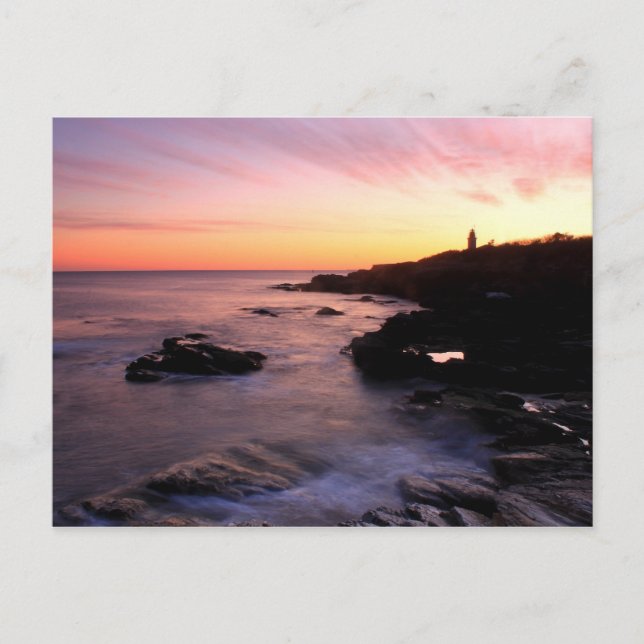 Carte Postale Beavertail Ocean Bluffs Lighthouse coucher de sole (Devant)
