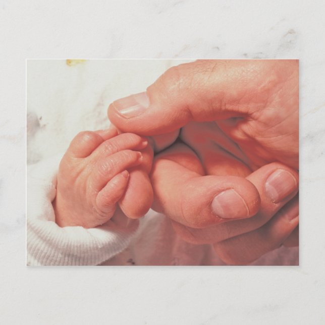 Carte Postale bébé aux mains du père (Devant)