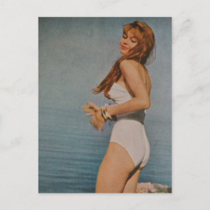 Carte Postale Belle femme en maillot de bain blanc en 1957