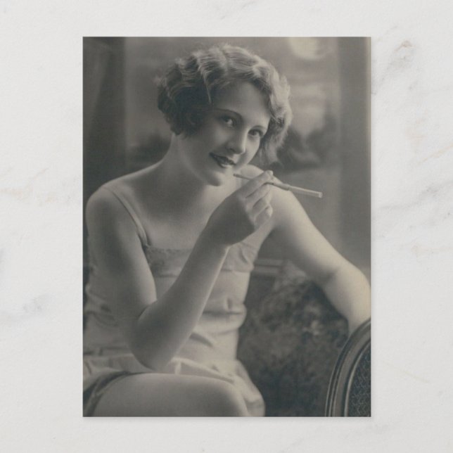 Carte Postale Belle fille de 1920 flapper fumant Photo (Devant)
