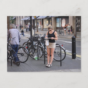 Carte Postale Bicyclette minijupe