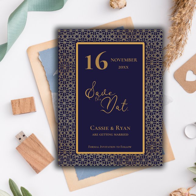 Carte Postale Blue Gold Intricate Design Wedding Enregistrer la  (Blue Gold Intricate Design Wedding Save the Date Postcard)