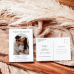 Carte Postale Boho Save the Date, photo minimaliste Enregistrer<br><div class="desc">Cette belle Invitation Save the Date dispose d'une mise en page minimale magnifique pour votre annonce Save the Date où vous avez la liberté de créer quelque chose qui vous appartient ! Modifiez facilement le libellé et les couleurs pour correspondre à votre style! Les couleurs du texte et des arrière...</div>