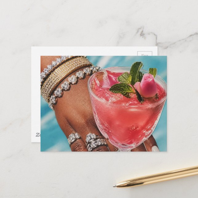 Carte Postale Boisson Rose Élégante et Collage de Médias Mixtes  (Devant/Arrière en situation)