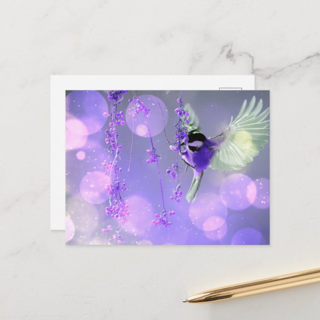 Carte Postale Bokeh Bubbles Flying Hummingbird - Violet (Devant/Arrière en situation)