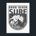 Carte Postale Bondi Beach Surf Club Australie Emblem<br><div class="desc">Design Bondi Beach Surf Club avec illustration de vague océanique dans un style badge.</div>
