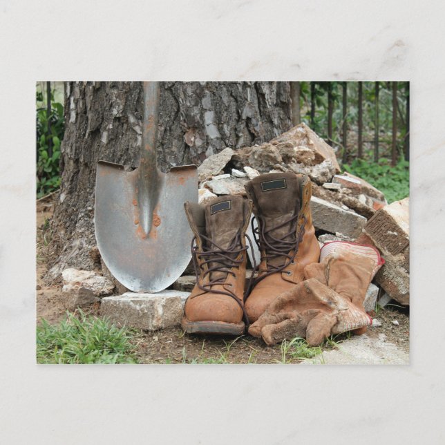 Carte Postale Bottes de travail et pelle (Devant)