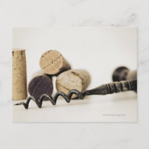 Carte Postale Bouchons à vin avec tire-bouchon