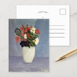 Carte Postale Bouquet de fleurs | Henri Rousseau<br><div class="desc">Bouquet de fleurs (1910) de l'artiste post-impressionniste français Henri Rousseau. Le tableau original est une huile sur toile représentant une vie morte de fleurs dans un vase blanc. Rousseau est un artiste autodidacte et est considéré comme un peintre naïf ou primitif. Son oeuvre a eu une influence considérable sur plusieurs...</div>
