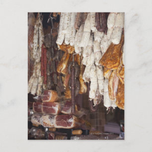 Carte Postale boutique proposant un assortiment de saucisses et