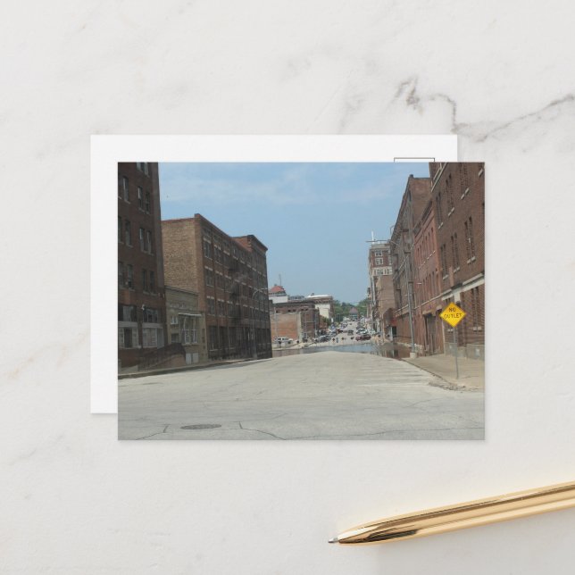 Carte Postale Brick Buildings and NO OUTLET in Burlington, Iowa (Devant/Arrière en situation)