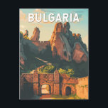 Carte Postale Bulgarie Illustration Voyage Art Vintage<br><div class="desc">Modèle d'illustration vectorielle de Bulgarie. La Bulgarie,  une destination diverse et historique en Europe de l'Est,  est connue pour ses villes charmantes,  son littoral époustouflant de la mer Noire et ses paysages montagneux époustouflants.</div>