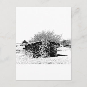 Carte Postale Cabine en pierre en noir et blanc