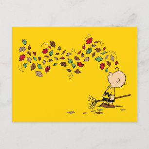 Carte Postale cacahuètes   Charlie Brown Raking Feuilles