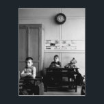 Carte Postale Cadran scolaire 1956 - Robert Doisneau<br><div class="desc">Cadran scolaire - Paris - 1956 - Robert Doisneau</div>