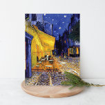 Carte Postale Café Terrasse Nuit Vincent van Gogh<br><div class="desc">Carte postale d'art avec le tableau post-impressionniste de Vincent van Gogh (1853-1890),  Café Terrace at Night (1888),  peint à Arles,  en France,  sur une rue animée de magasins avec un restaurant extérieur sous les étoiles.</div>