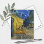 Carte Postale Café Terrasse par Vincent Van Gogh<br><div class="desc">Apportez la magie du chef-d’oeuvre de Vincent van Gogh "Café Terrace at Night" à votre collection avec cette carte postale d’art magnifiquement imprimée. Doté d'un tableau emblématique datant de 1888, avec ses lumières de café jaunes et animées sur un ciel étoilé, cette carte postale est parfaite pour les amateurs d'art,...</div>