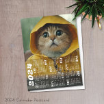 Carte Postale Calendrier 2024 avec chat mignon habillé en jaune<br><div class="desc">Un calendrier 2024 moderne et basique avec une jolie photo de chat.</div>
