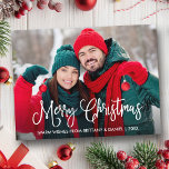 Carte Postale Calligraphie moderne Couple Photo Noël<br><div class="desc">Calligraphie moderne Script Joyeux Noël Couple Photo Carte postale</div>