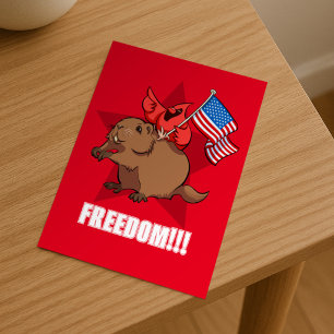 Carte Postale Cardinal rouge excentrique et marmotte Liberté ! D