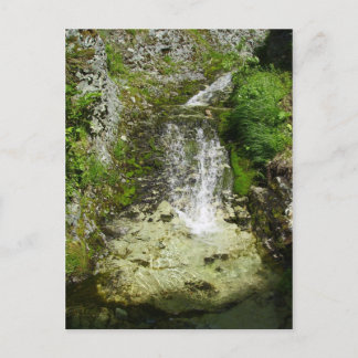Carte Postale Cascades pittoresques derrière la colline du génér