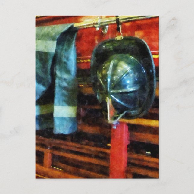 Carte Postale Casque et veste de pompier (Devant)