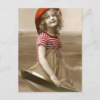 Carte Postale Casquette rouge et voilier