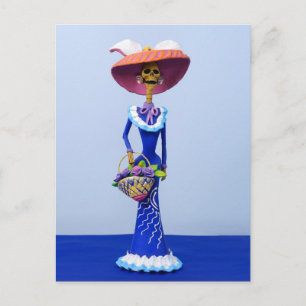 Carte Postale Catrina dans une robe bleue et un chapeau rose Car