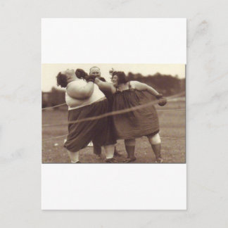 Carte Postale Ce n'est pas fini tant que la grosse dame ne vous 